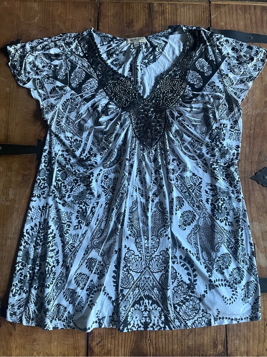 ONE WORLD Tops - ONE WORLD Black & White Beaded V-Neck Patterned Blouse